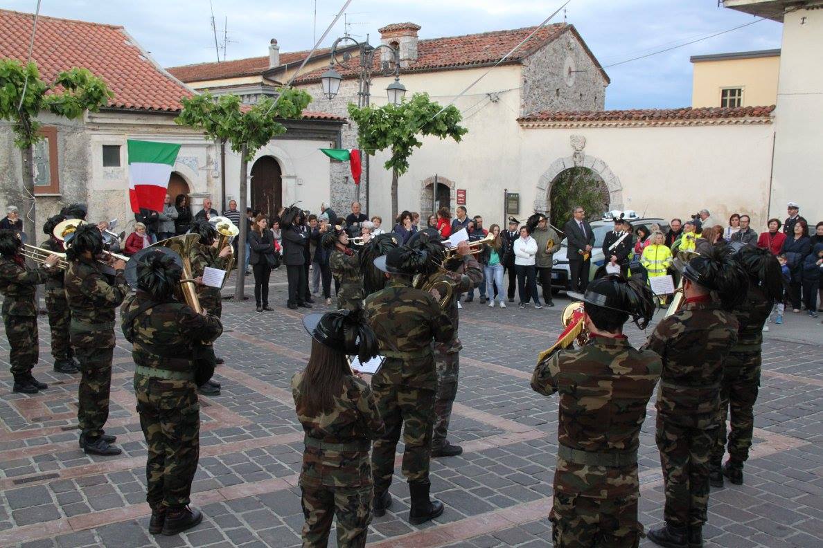 COMMEMORAZIONE PER IL CENTENARIO DELLA PRIMA GUERRA MONDIALE - GRUMENTO NOVA 24 MAGGIO 2015  (Foto ProLoco Grumento)
